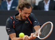 开云体育登录-拉沃尔杯横扫联合杯，梅德韦杰夫点燃赛场的简单介绍