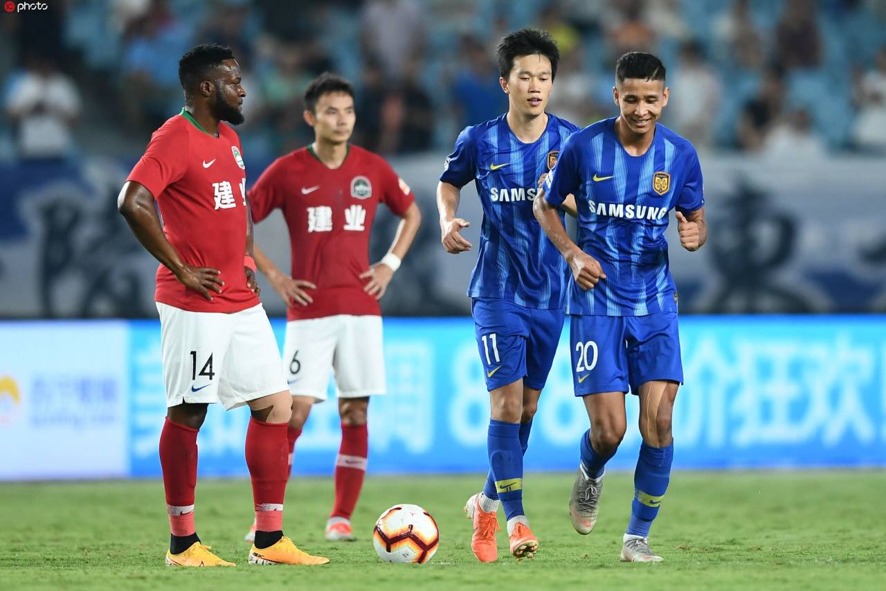 苏宁客场逼平恒大，保持不败战绩