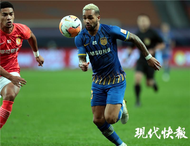 苏宁客场逼平恒大，保持不败战绩