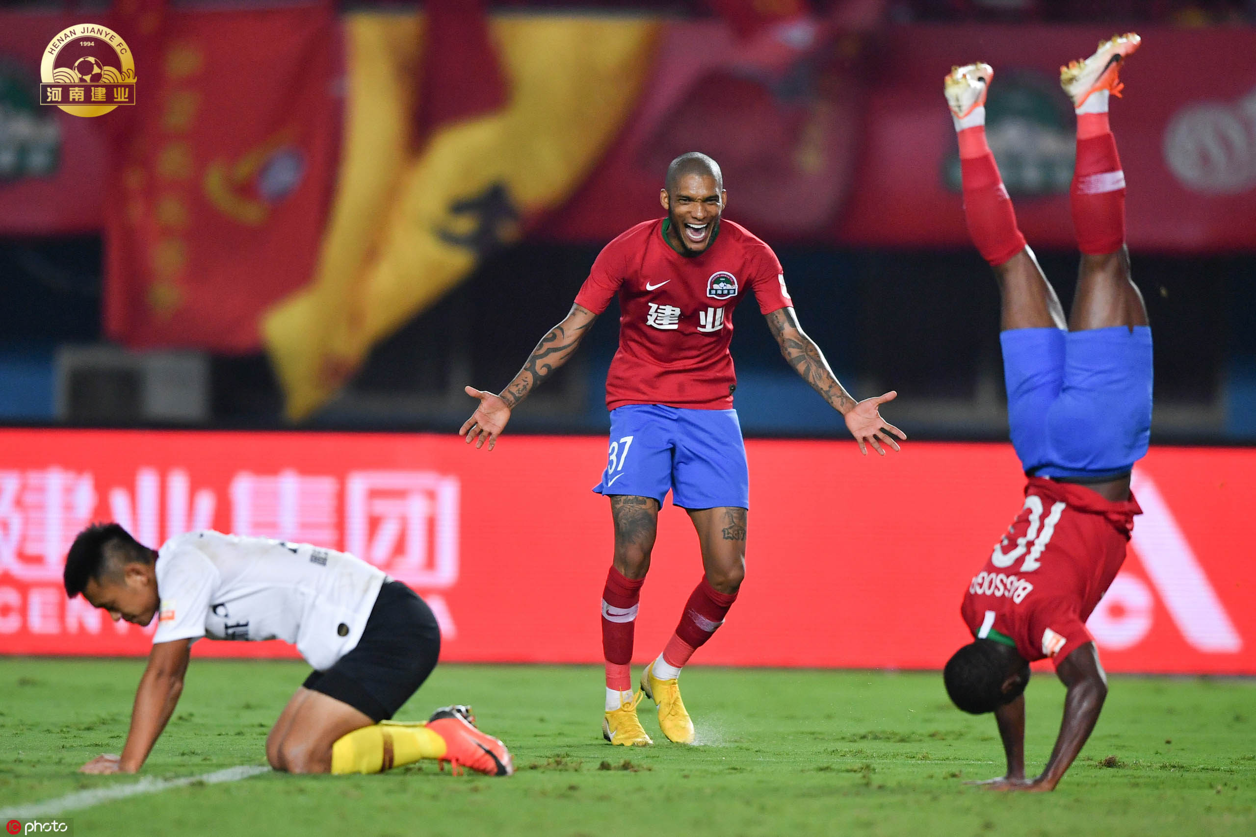 包含绿城客场-险胜泰达，全取三分，稳固保级形势！的词条