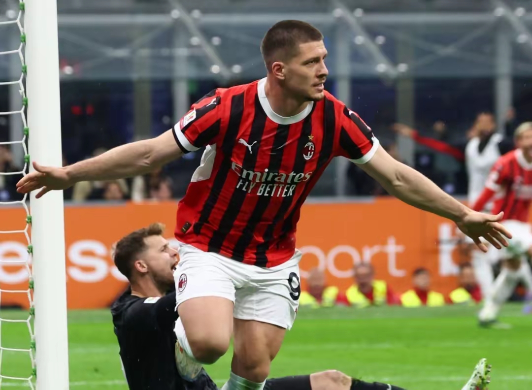 包含AC米兰变阵重返胜利轨道，实力增长不俗的词条