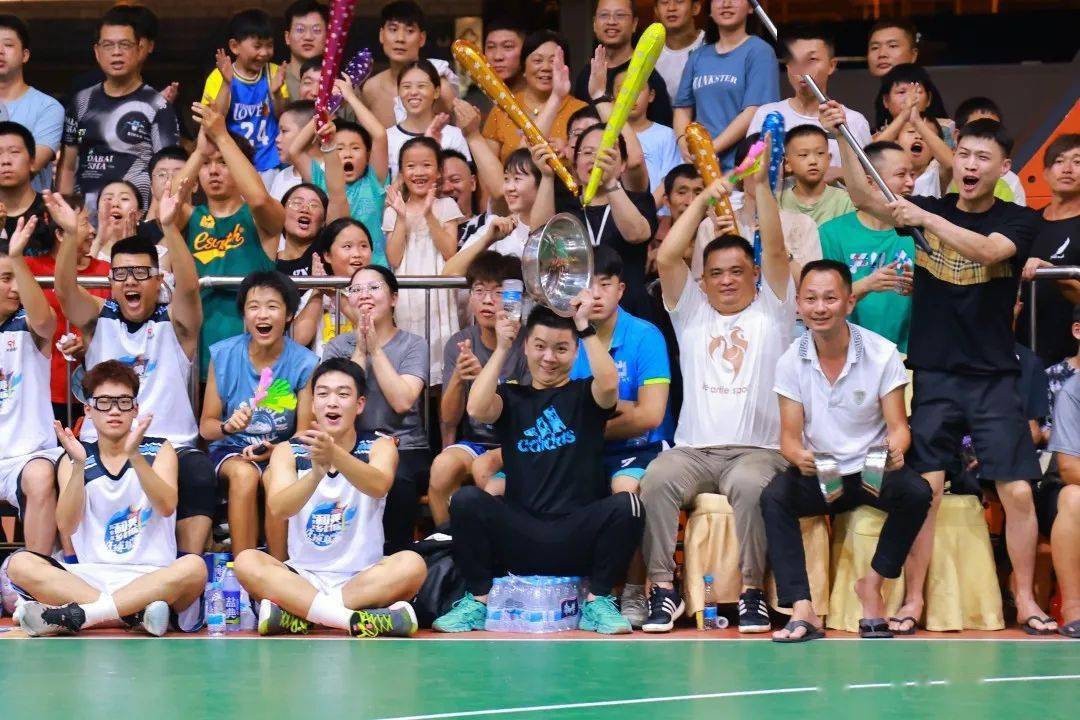 亚太篮球联赛迎来高潮，球员拼尽全力争胜