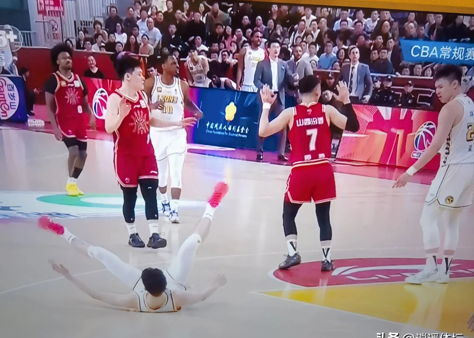 男子比赛出现犯规，选手遭遇淘汰