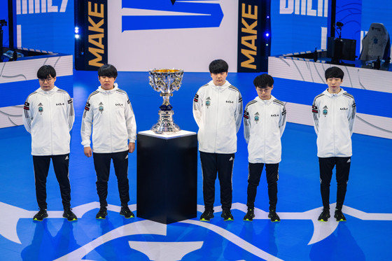 惊天逆转！S赛战队挺进四强的简单介绍