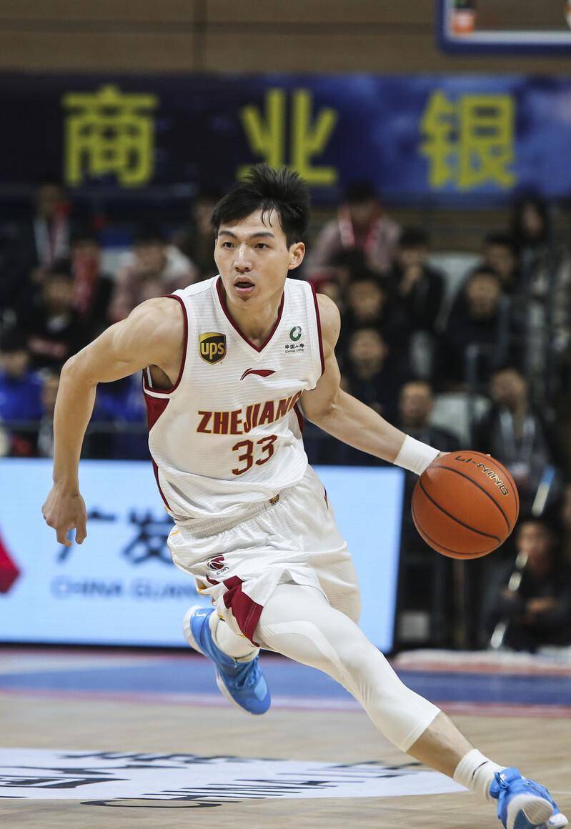 广岛三箭球员发挥出色，成功晋级