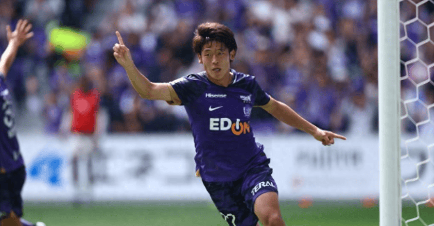 广岛三箭球员发挥出色，成功晋级