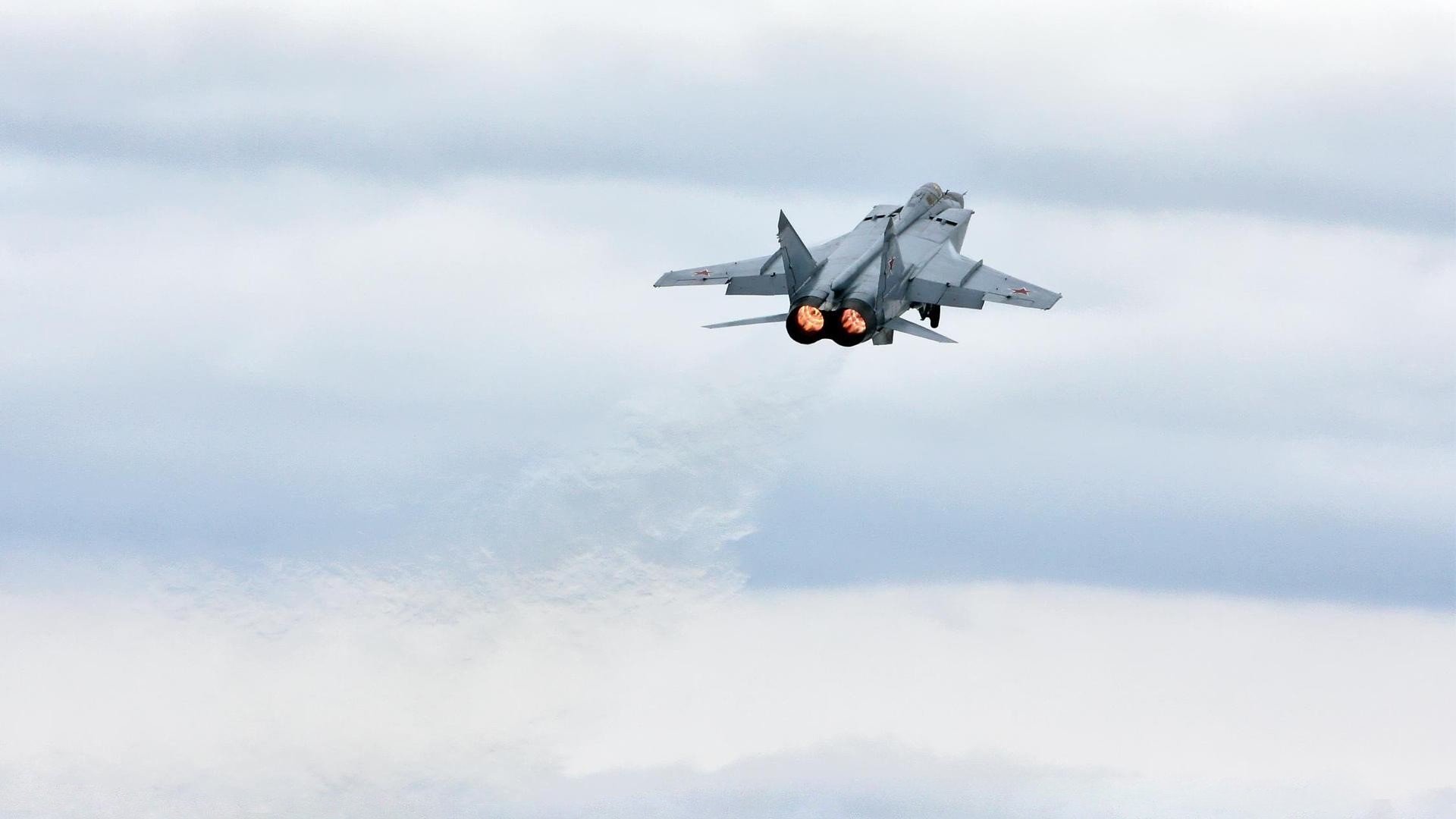 节奏审判者,当霍勒迪在老鹰速度与尼克斯铁壁间写就第三首诗